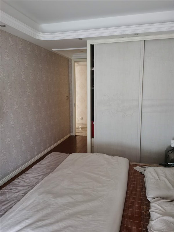 百榕电梯房10楼158平米开价 358万