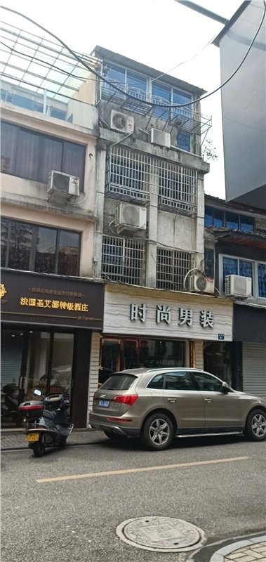 仓桥街正街店连屋134平米开价400万 初中小学均不占名额