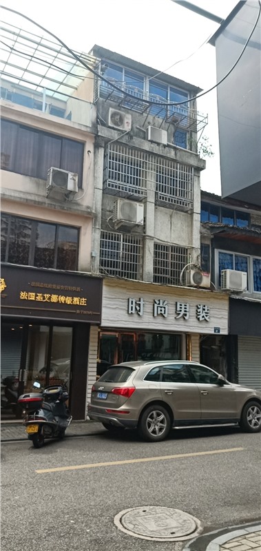 仓桥街正街店连屋134平米开价400万 初中小学均不占名额