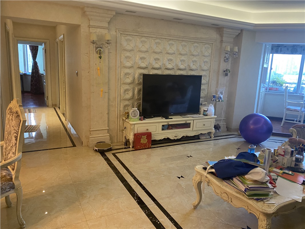 皇家13楼东边间 140平米 408万 小学不占名额 初中2026