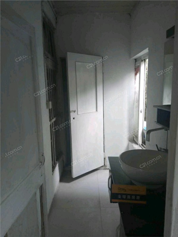 东公榭老宿舍楼1楼29.5平米190万开价