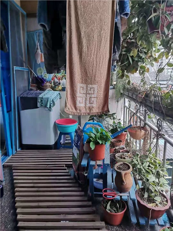 仓桥后巷落地房1-4楼 57平方产权面积，70平米实际面积 230万