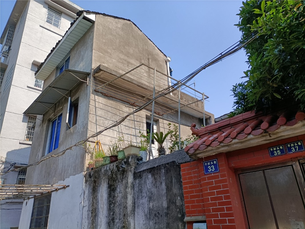 手肘头巷33号 独栋落地房1-3楼 62平米产权面积90平米实际面积 225万 2025读书