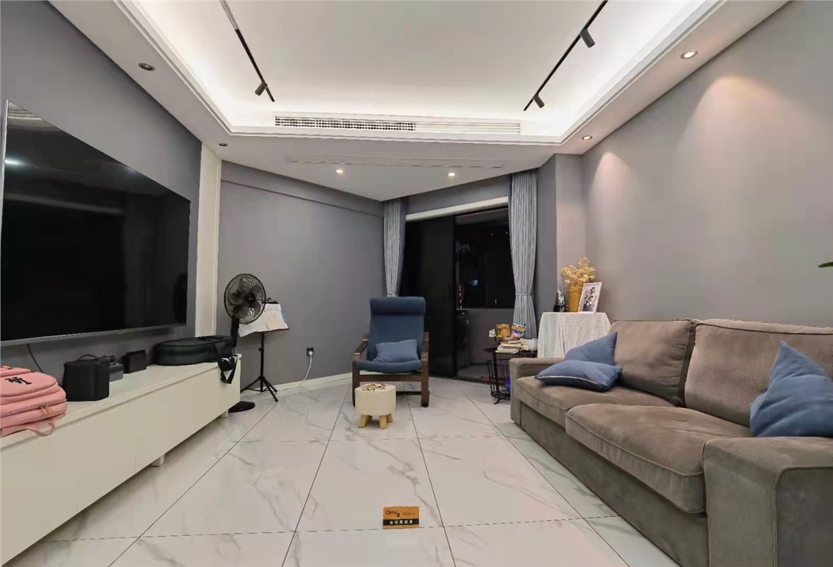 皇家8楼 西北间 140平米 500万开价 初中小学均不占名额