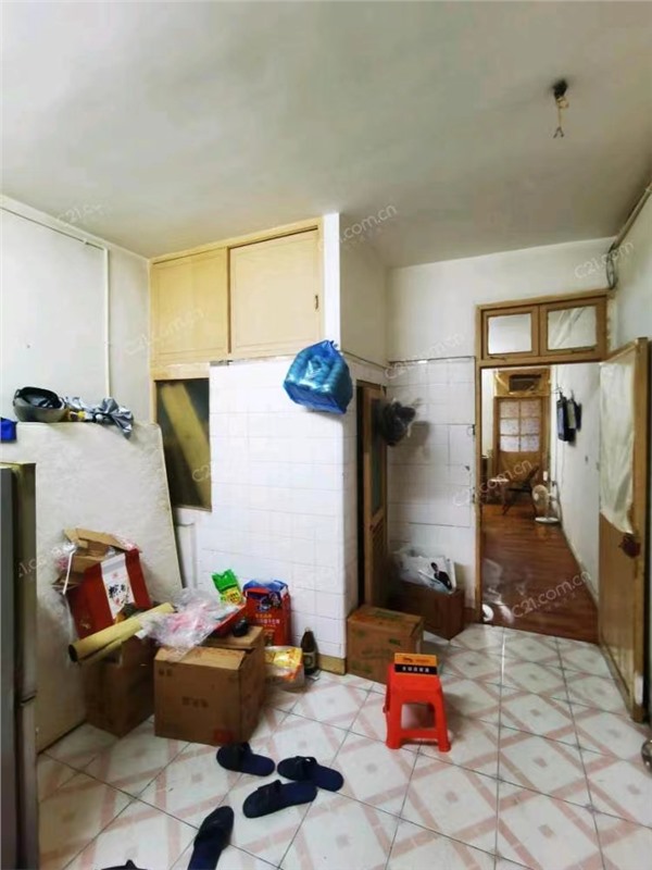 广场后巷41号宿舍楼2楼 43平米 203万