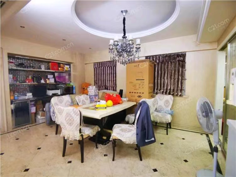 皇家19楼西北间 140平米448万 小学不占 初中2025