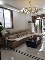 广场后巷落地房1-3楼 豪装小别墅 带院子 105平米 350万 小学初中都不占名额