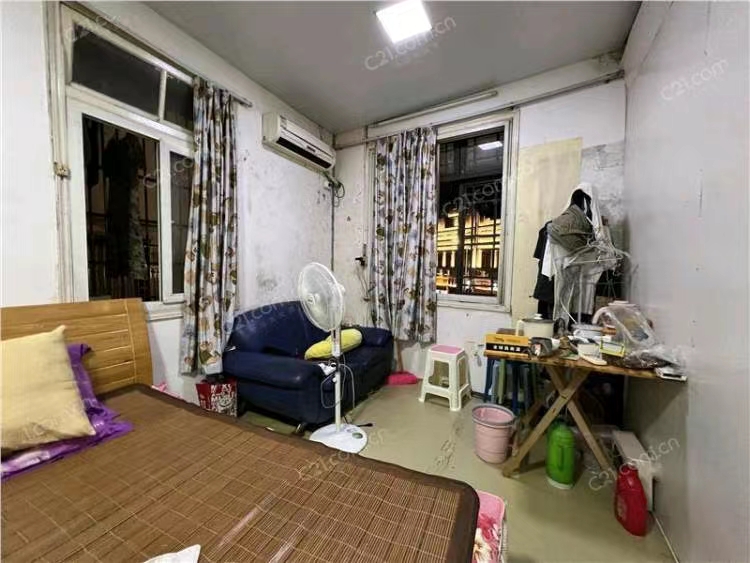 广场路8号2楼 21平米 138万