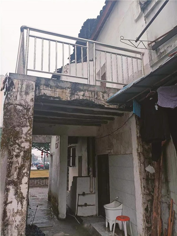 解放街尽头落地房1-2楼 32平米 仅售156万