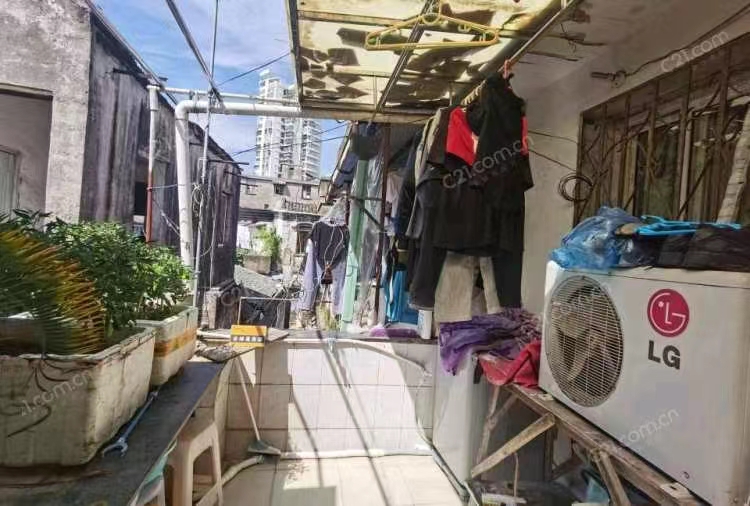 花马营巷3弄内落地房1-3层 带露台 66平 153万 25年读书