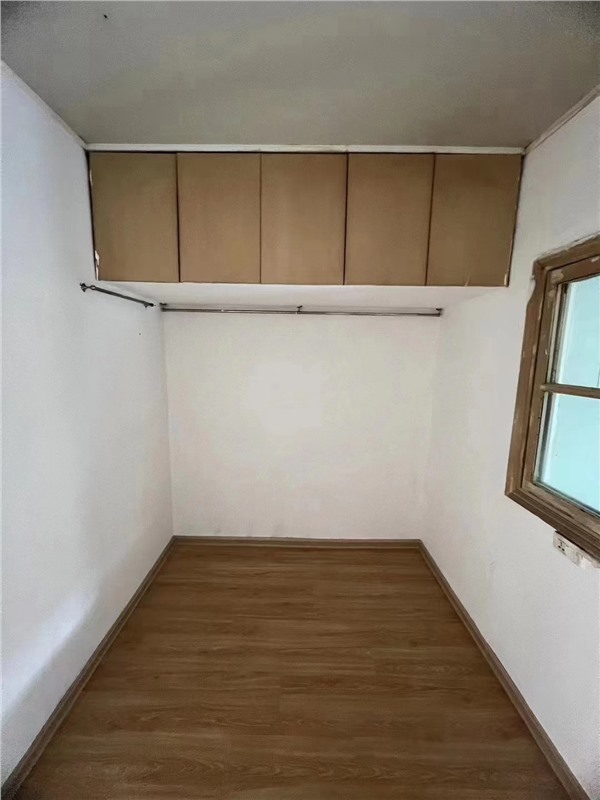 城西街264号宿舍楼2楼 36平米 168万