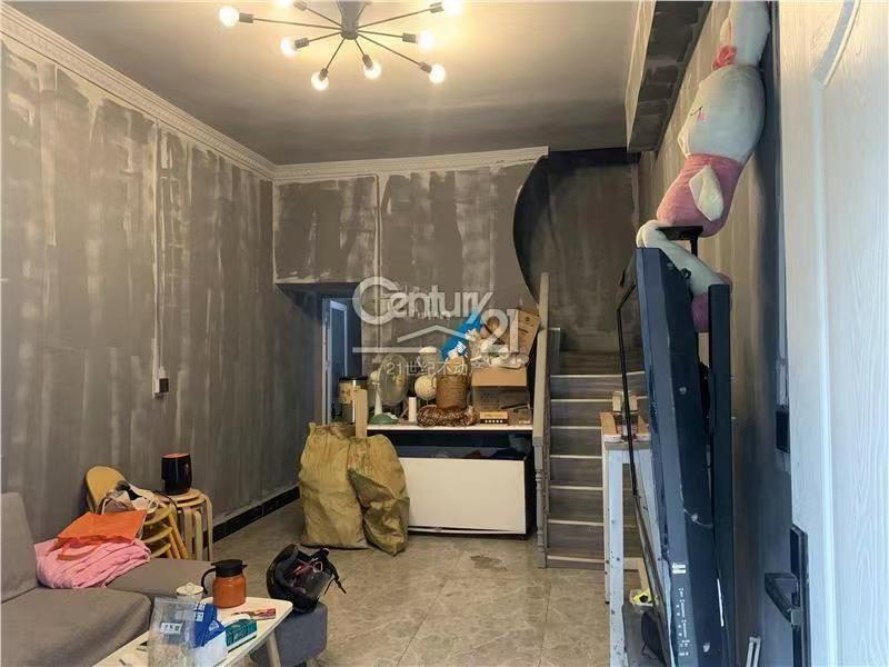 卖糖巷7号 落地房1-3楼 116.41平米 260万 读书不占名额 带独立小院