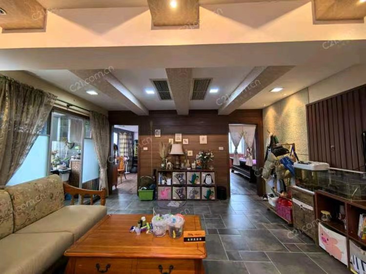 皇家19楼南边间 140平米 558万 初中小学均不占