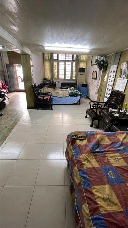 更新巷23号落地房1-2楼 248万 75平米产权面积 150平米实际面积 带独立中院 不占名额