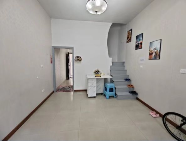 广场路151弄内落地房1-2楼 52平米 248万