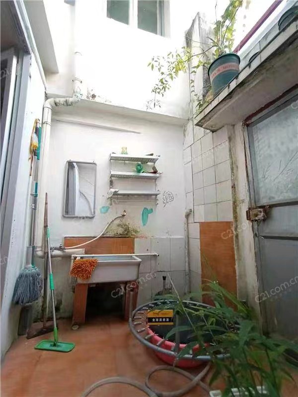 春花巷15号落地房1-2楼 带小院 77平米 350万 小学不占 初中2026