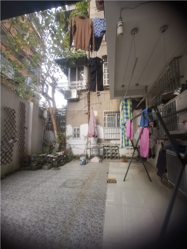 朱彭巷18号宿舍楼1楼 68平米 268万 不占名额 有独立小院