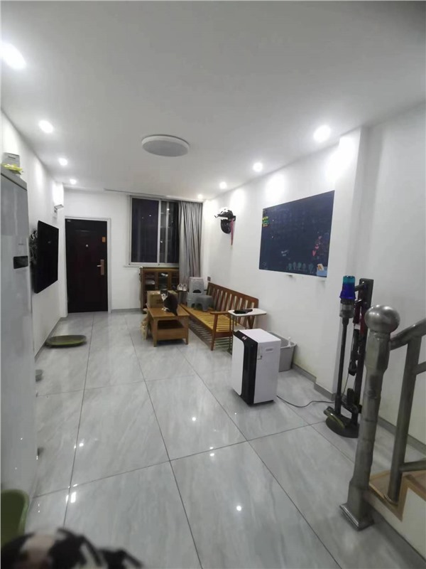 广场后巷19号内 落地房1-3楼 83平米 308万 小学不占名额 初中2027