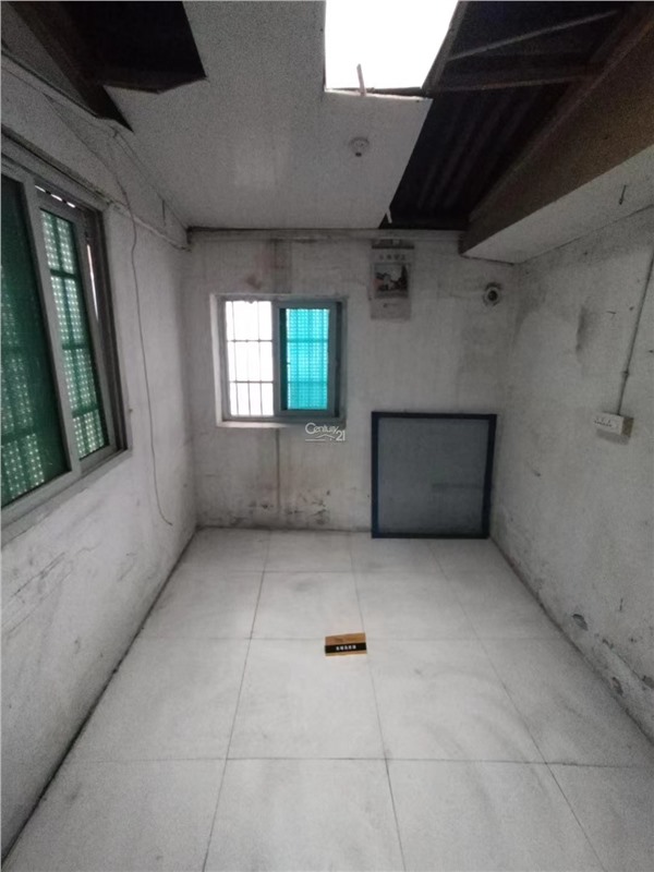 公安路81号大院内 76平米 308万 初中不占 小学2025