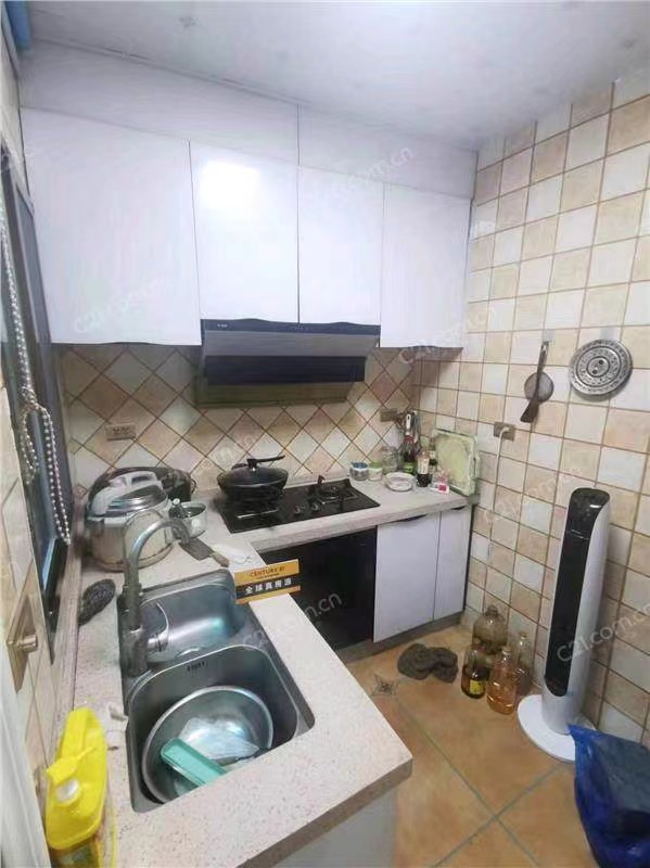 广场后巷32号内 落地房1-2楼 83平米 318万 初中小学都不占