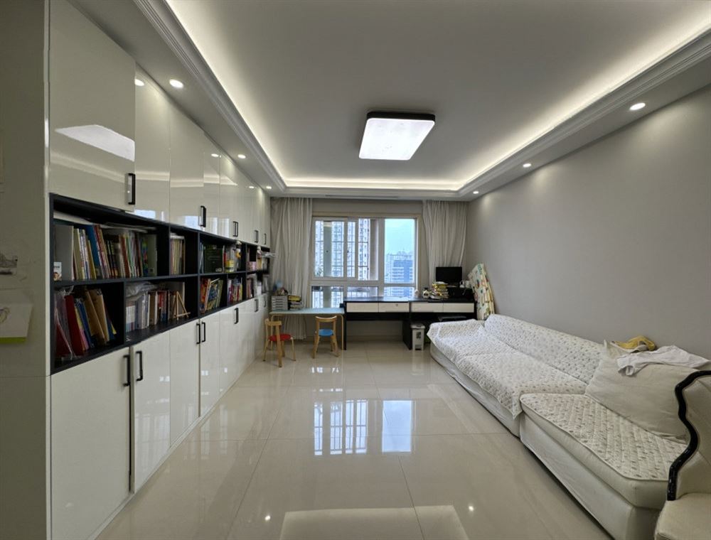 飞鹏19楼 110平米 298万 不占名额