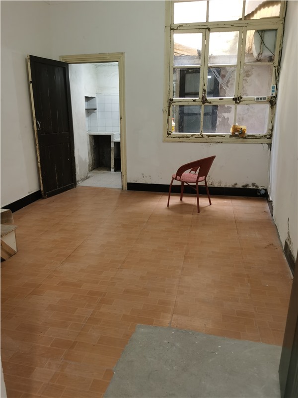 沧河巷31号大院内 落地房1-3楼 31平米 产权面积 60平米实际面积 135万