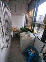 三官殿83号宿舍楼4楼 32平米 138万