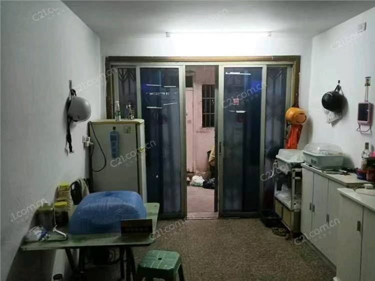 广场后巷25号落地房1-4楼 75平米 308万 小学不占，初中2027