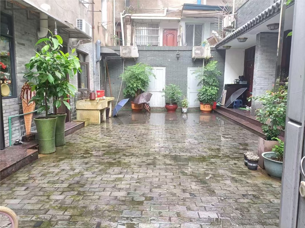 广场后巷13号大院内 落地房1-3楼 96平米 318万 小学不占 初中2026