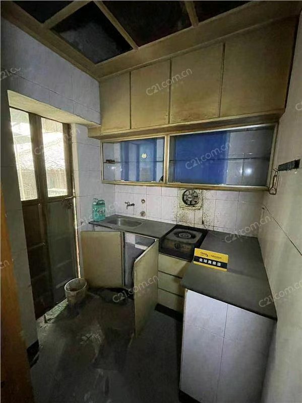 城西街29号宿舍楼3跃4 37平米 138万 买一层送一层