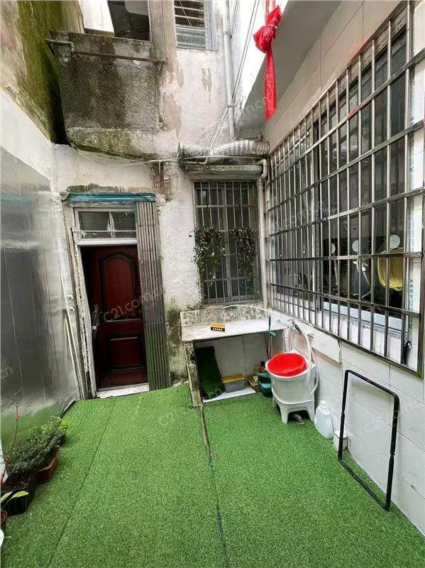 飞鹏巷42号内1楼 落地房1-3楼 28平米 实际70平米 158万