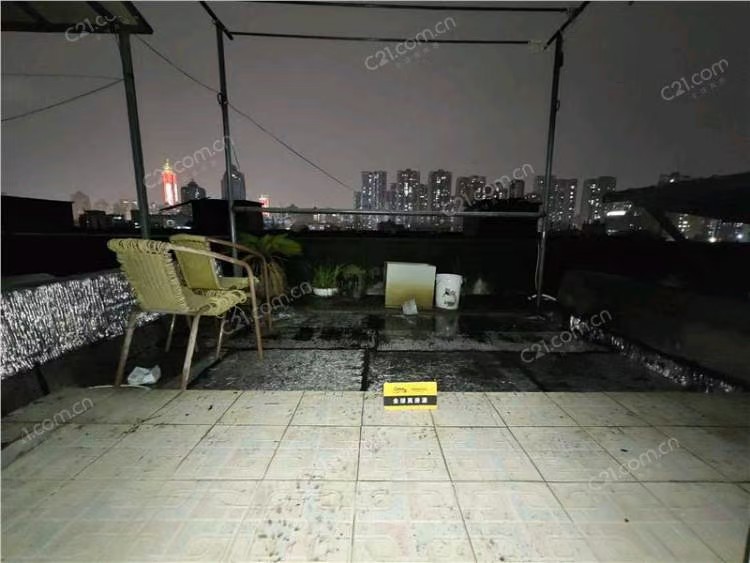 三官殿68号宿舍楼6楼 41.5平米 162万 买一层送一层 还有顶楼露台