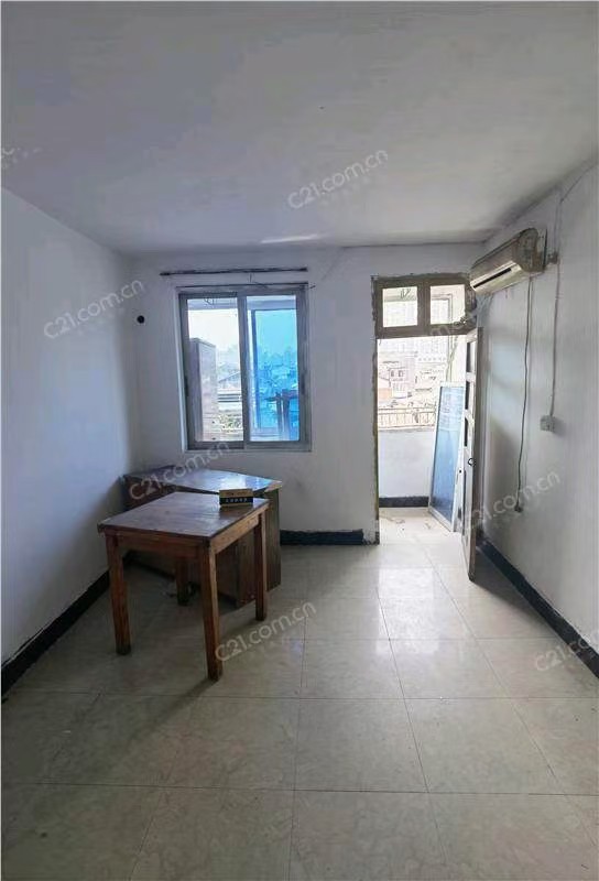 三官殿83号宿舍楼4楼 40平米 135万