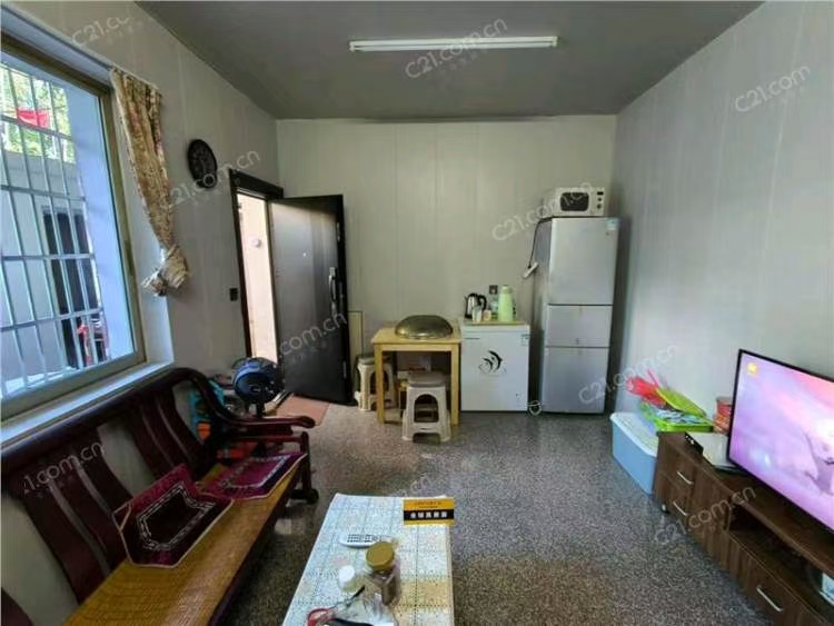 广场路88号院子内落地房1-2楼 37平米 159万