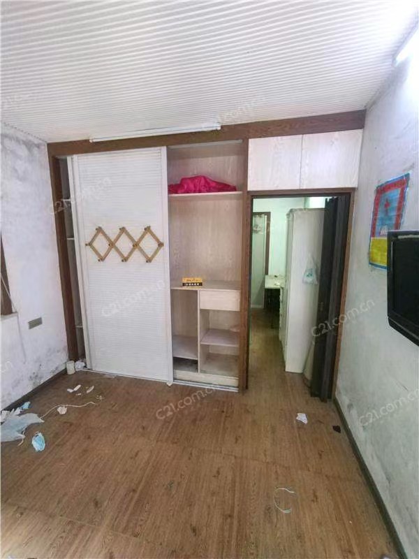 春花巷11号大院内1楼 34平米 165万