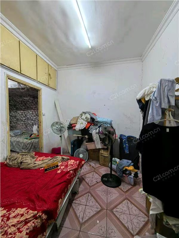 广场后巷4号大院内1楼 44平米 172万