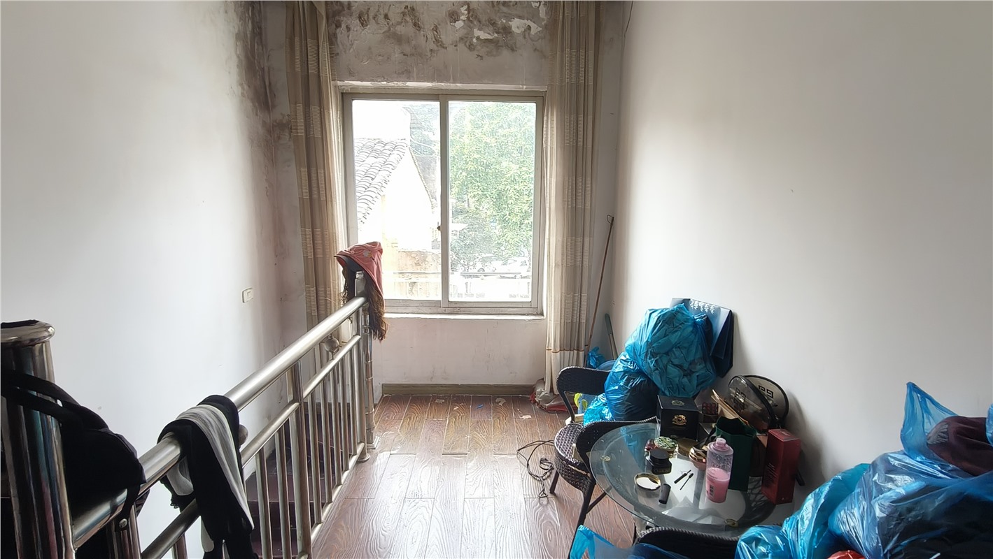 解北后巷168号落地房1-3楼 63平米 235万 不占名额