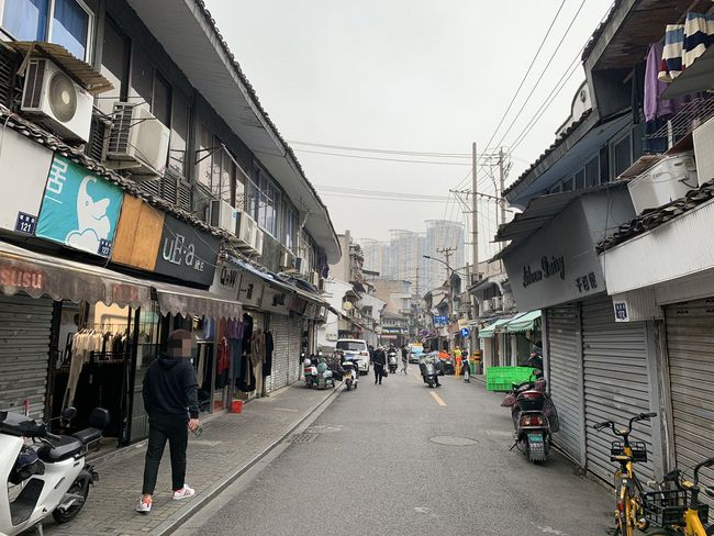 城西街52号 砖结构落地房1楼 27平米 135万