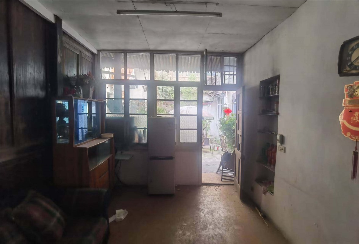 沧河67号大院内 36平米1-2楼 138万