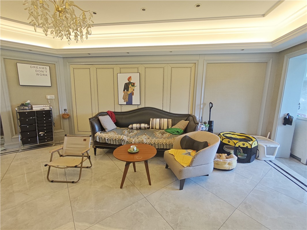 皇家大厦7楼 105平米 439万 小学不占 初中2028