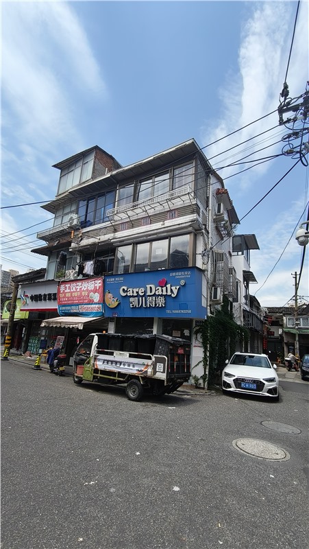 仓桥街正街 店连屋1-3楼 74平米 208万 2027名额 1楼做店面