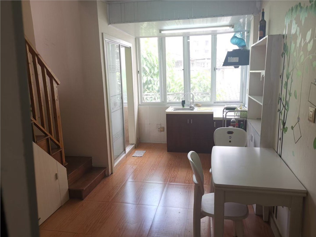 三官殿31号宿舍楼3楼 43平米产权面积 70平米实际面积 买一层送一层 145万