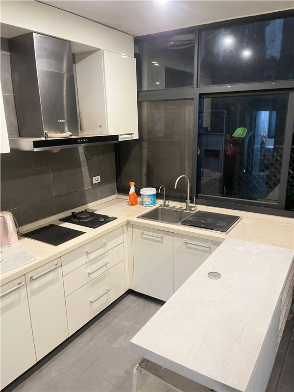 仓桥街93弄内 落地房1-3楼 77平米 328万 初中小学均不占 有独用小院