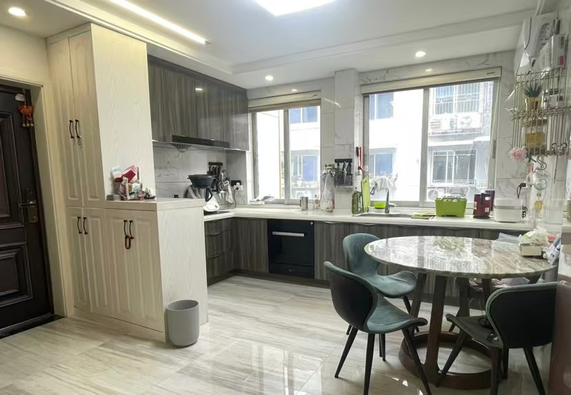 新世界广场5楼 126平米 388万 小学不占 初中2027