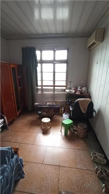 百东25号宿舍楼6楼 56平米 135万