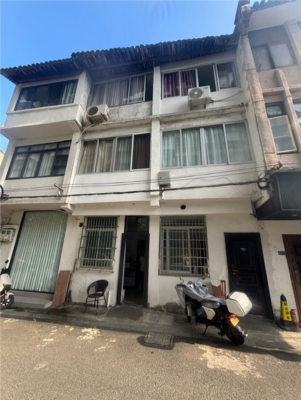 更新巷27号 落地房1-3楼 36平米产权面积 100平米实际面积 168万