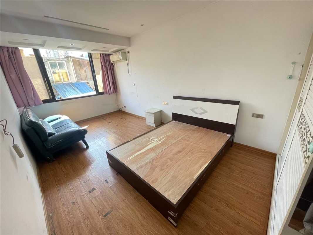 百东61号宿舍楼3楼 65平米 190万 不占名额  分隔出租