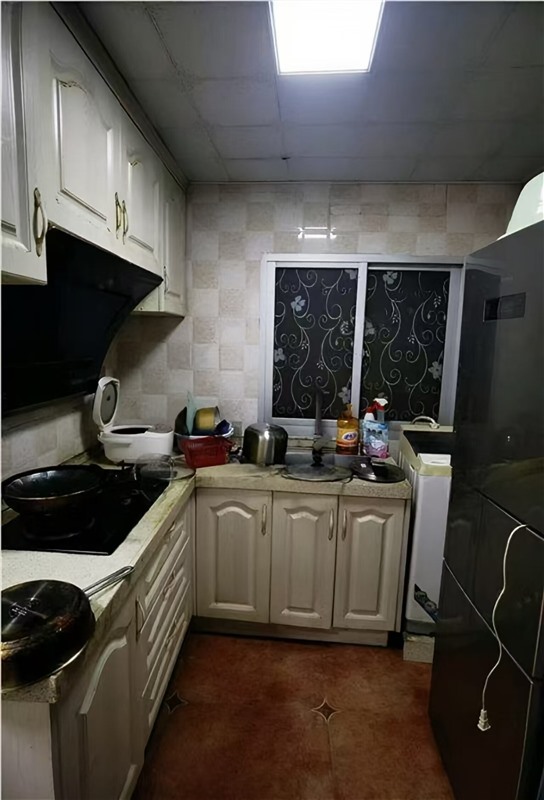 百东25号宿舍楼2楼 31平米 145万