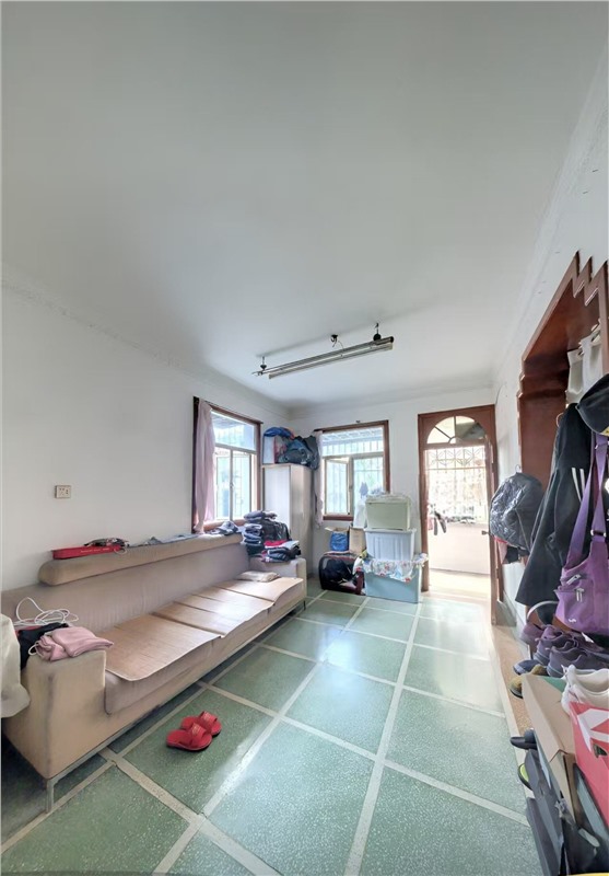 朱彭巷18号宿舍楼2楼 61平米 193万 不占名额