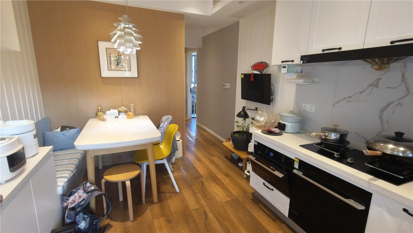 百榕楼梯2楼 53平米 188万 豪装边间